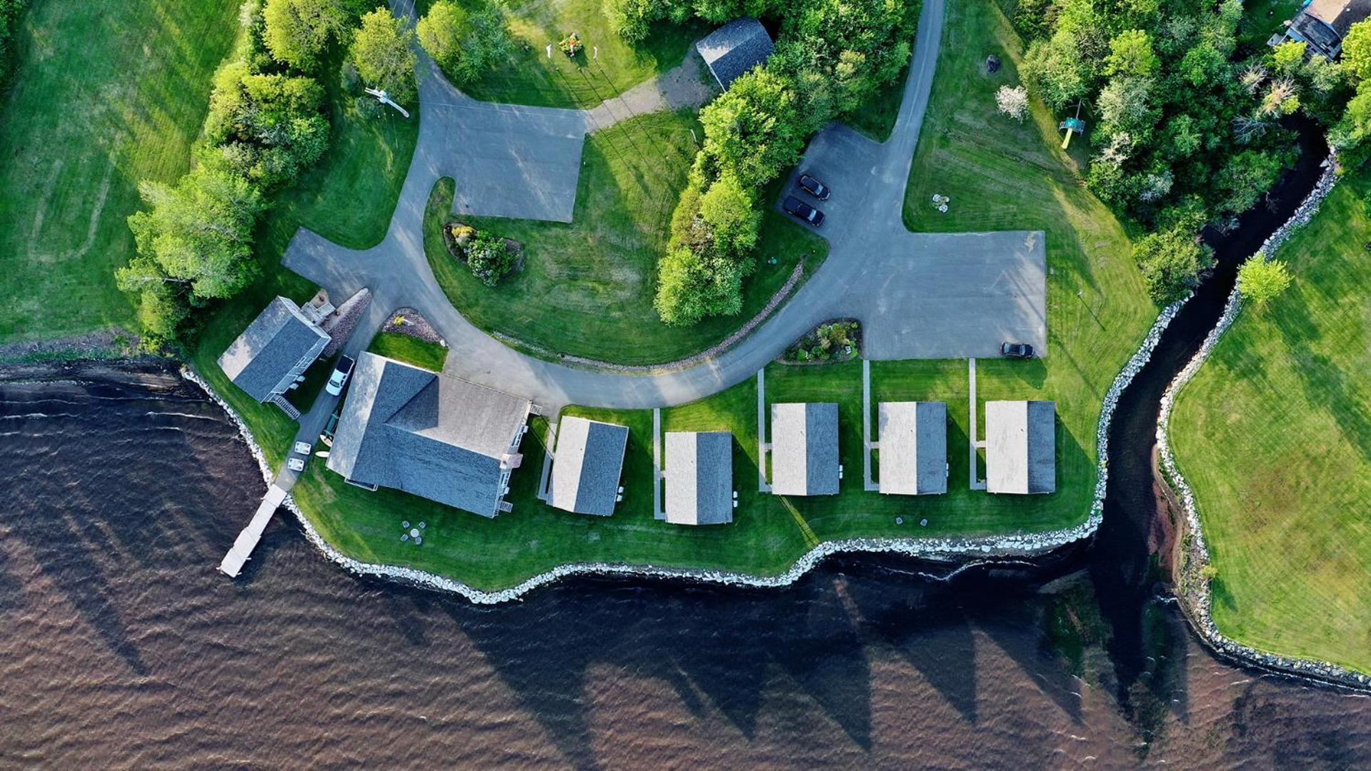 Keltic Quay Cottages & Bayfront Lodge Whycocomagh Exterior foto